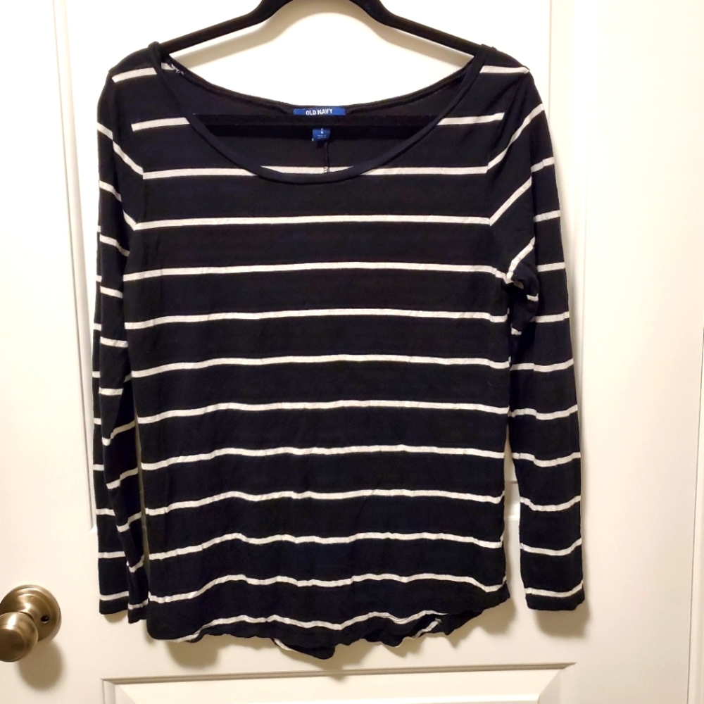 12/$30 🖤🤍 EUC long sleeve black and white top